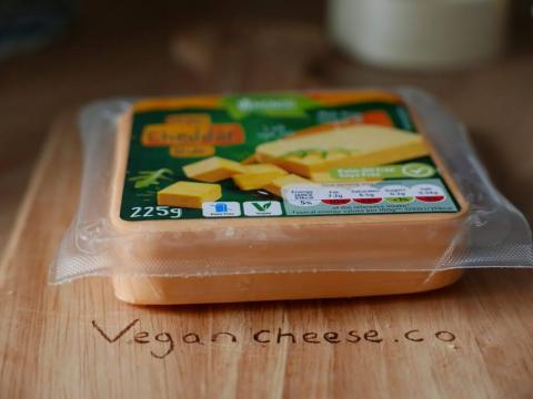 Vemondo Cheddar Vegan Cheese