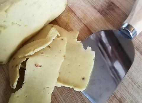Pips Whole Grain Mustard Cascheese Vegan Nut Cheese Block