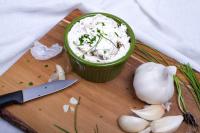 Reine Royal Vegan Cuisine Garlic Chive Cultured Cream Cheese